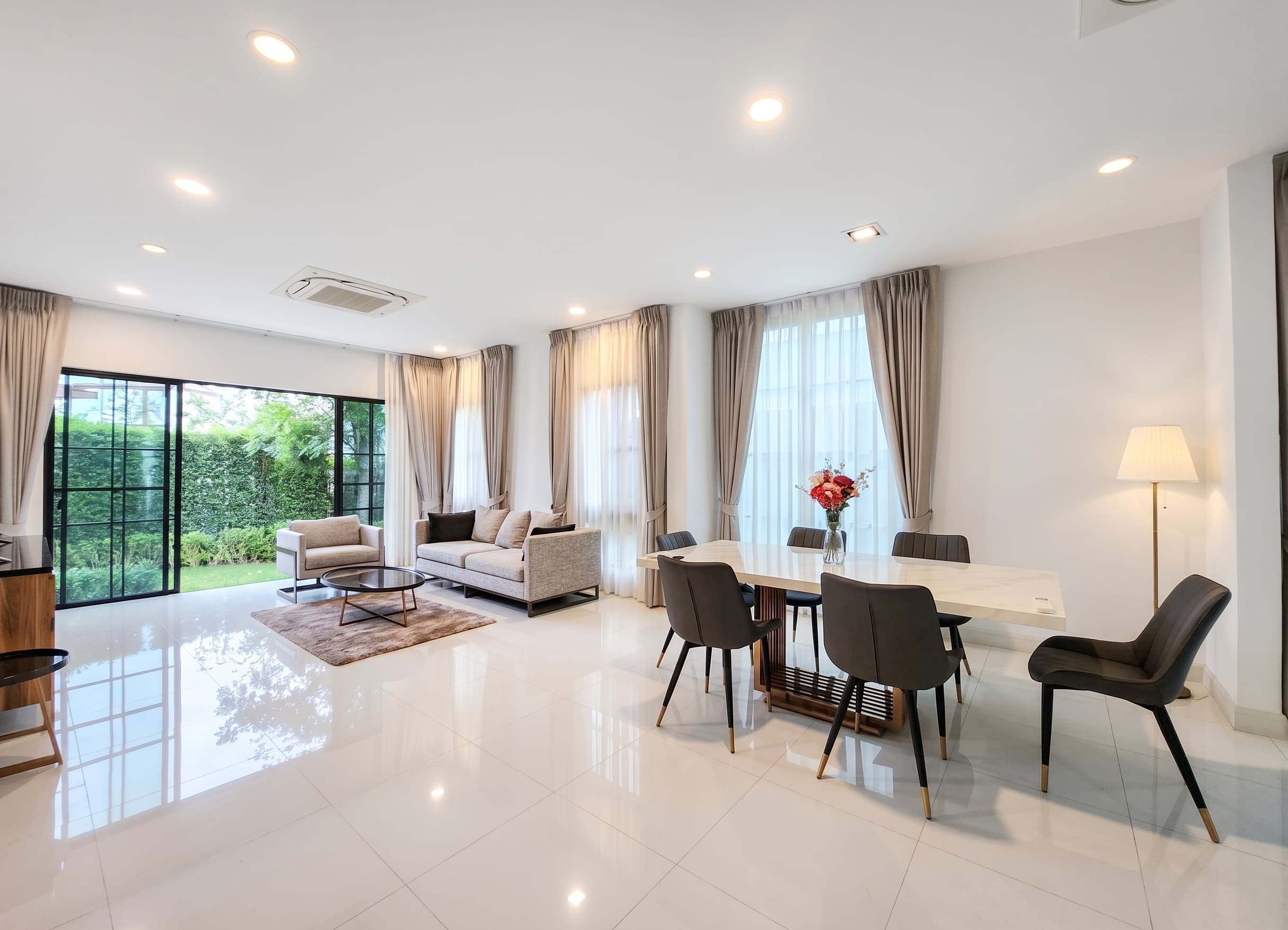 ให้เช่า บ้านเดี่ยว Nantawan Rama 9-New Krungthepkreetha · 4 ห้องนอน · 302 ตร.ม.