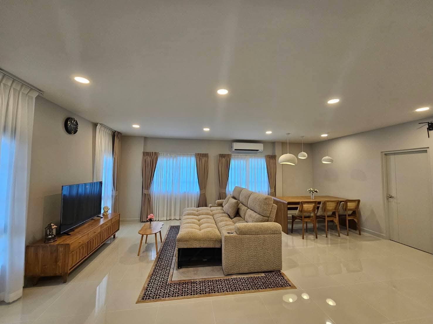 ให้เช่า บ้านเดี่ยว Centro Bangna 2 · 4 ห้องนอน · 235 ตร.ม.