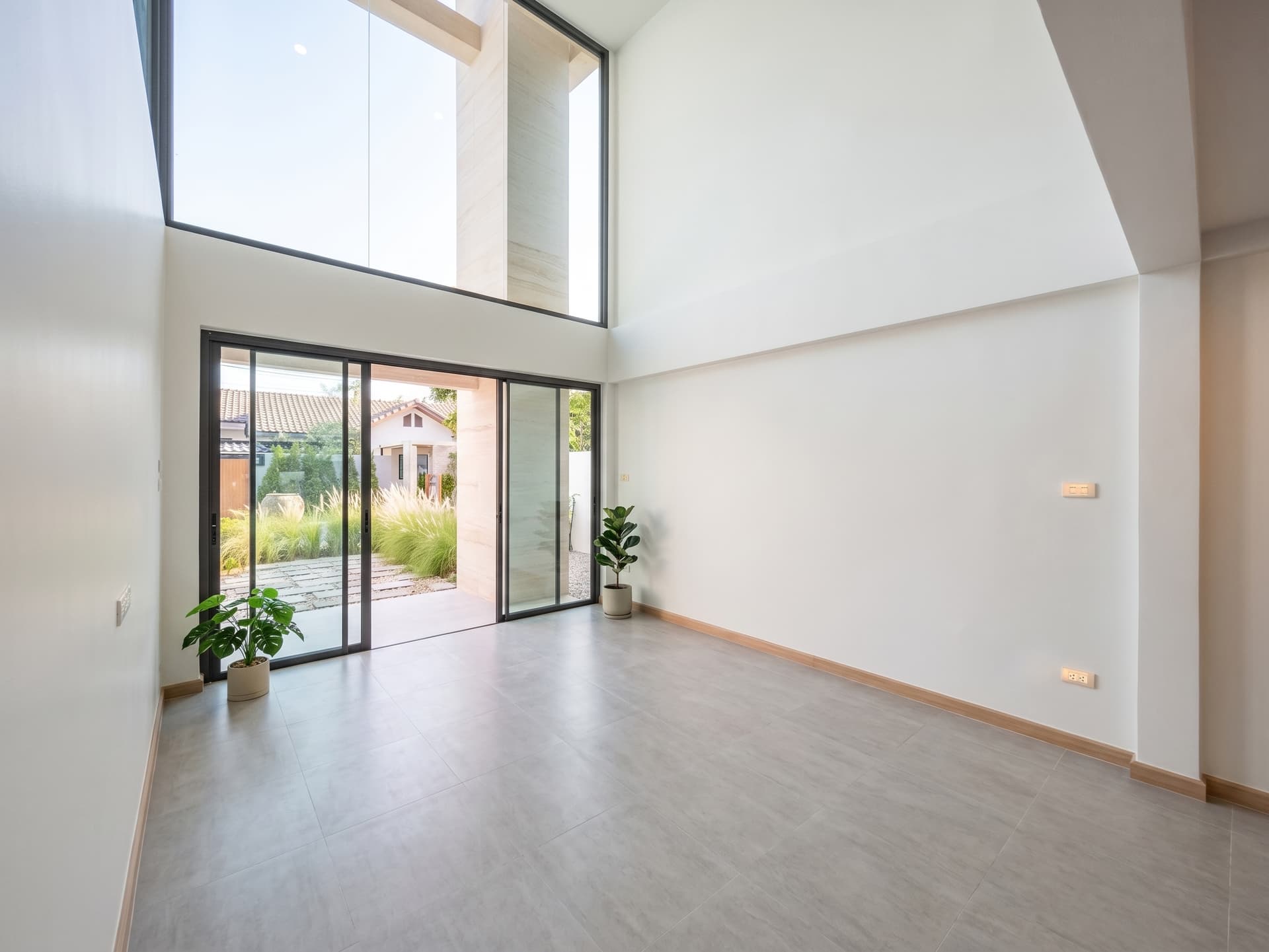 House Area Ladprao · 4 Beds House, 350 sqm, for Sale