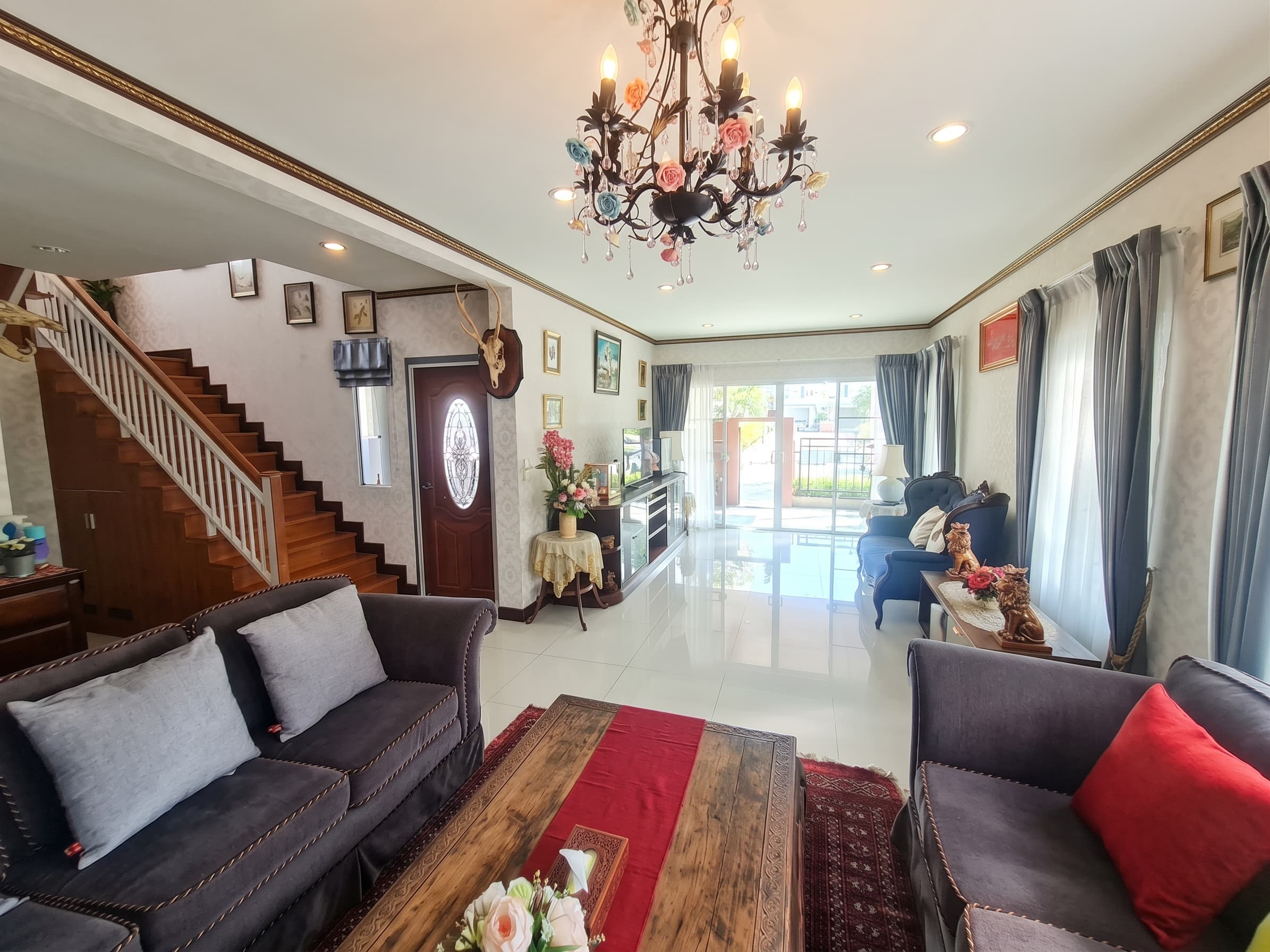 ขาย/เช่า บ้านเดี่ยว Passorn Prestiege Luxe Pattanakarn · 3 ห้องนอน · 290 ตร.ม.