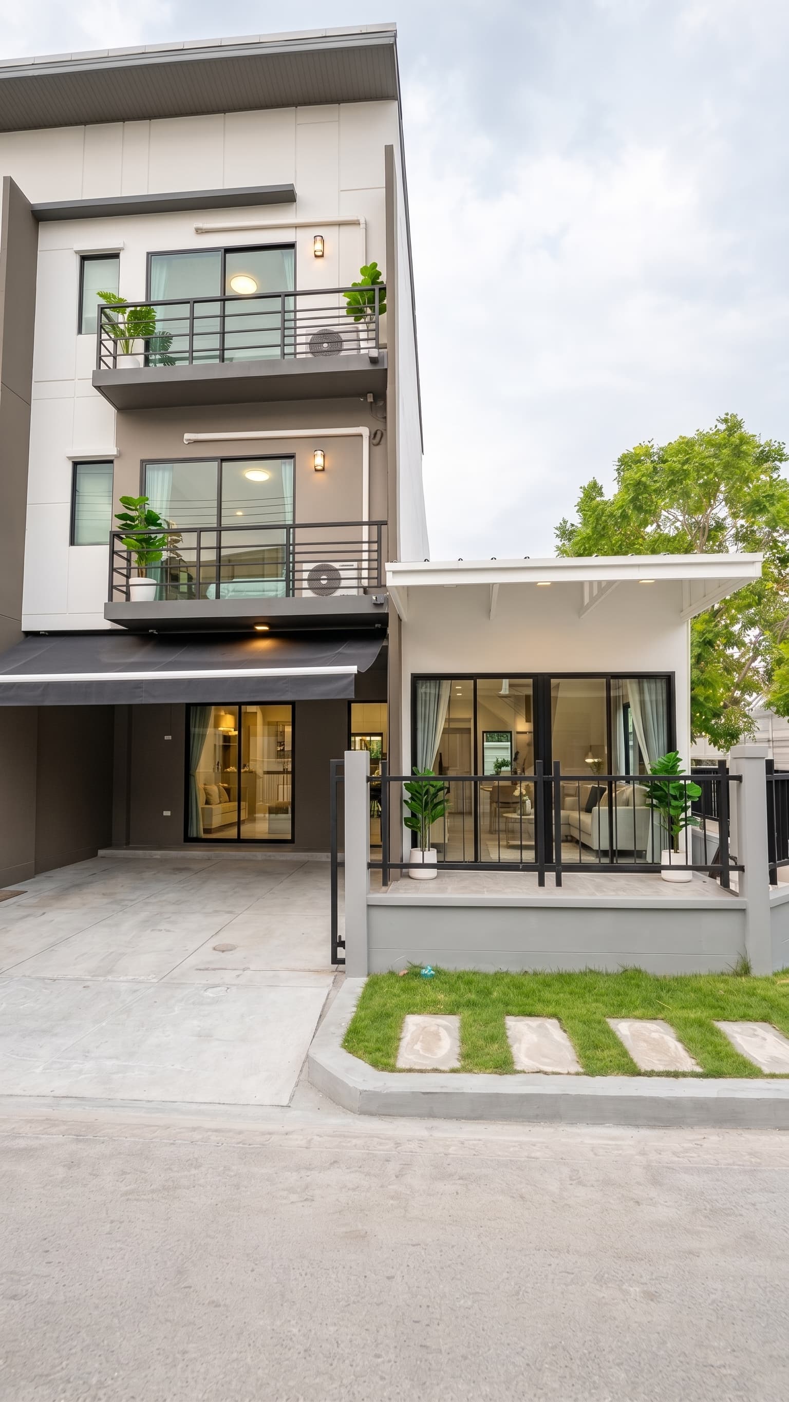 ขาย/เช่า ทาวน์เฮ้าส์ Baan Klang Muang Ratchaphruek Sathorn · 3 ห้องนอน · 141 ตร.ม.