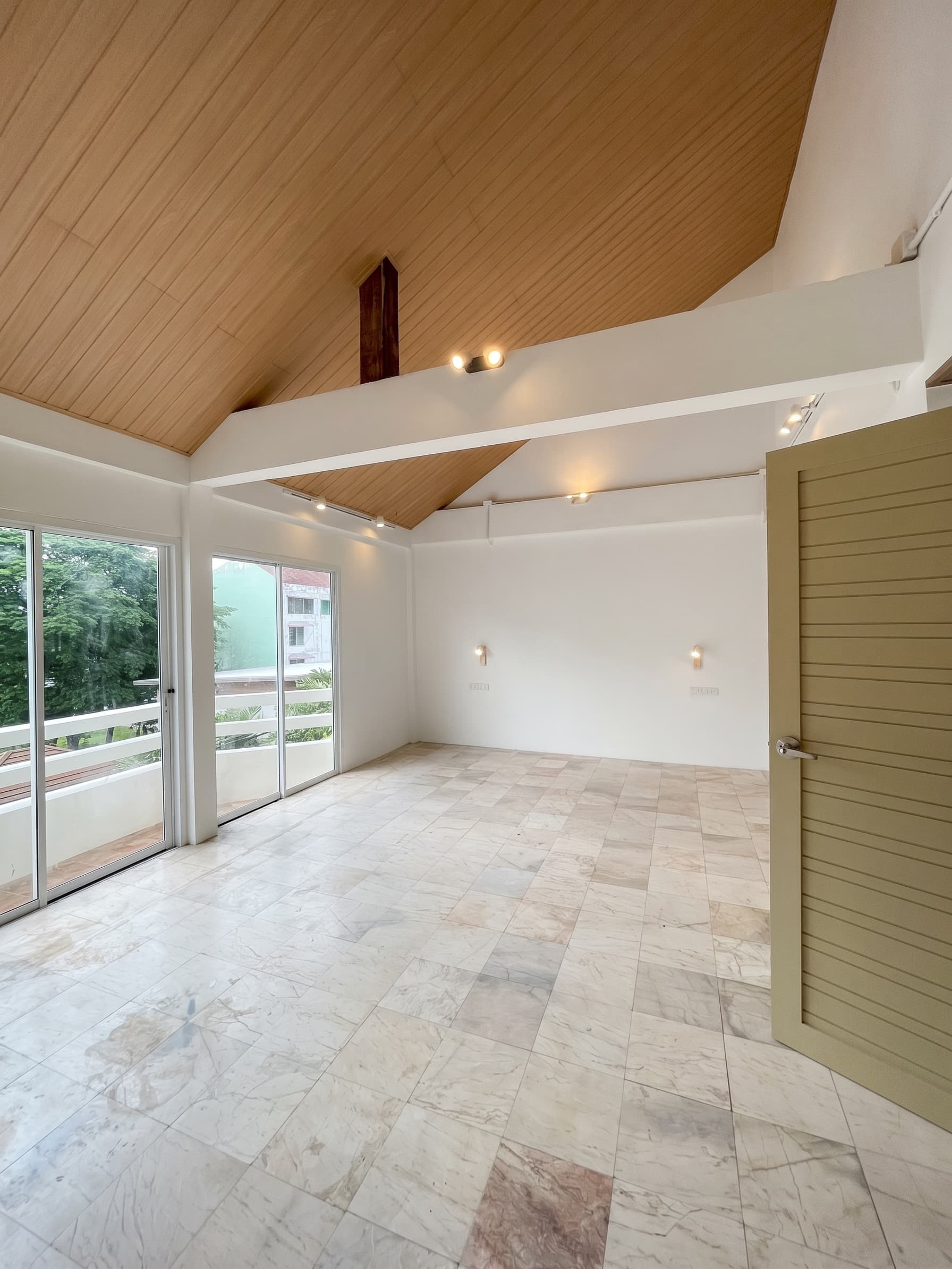 ให้เช่า อาคารพาณิชย์ Home Office Area Rama9 · 3 ห้องนอน · 250 ตร.ม.