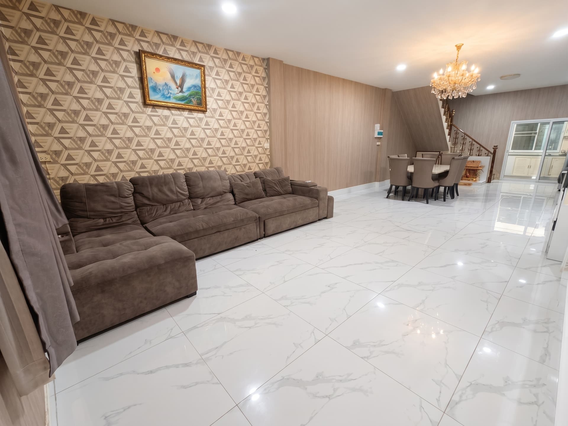 ให้เช่า ทาวน์เฮ้าส์ Townhouse Area Ratchada · 4 ห้องนอน · 320 ตร.ม.