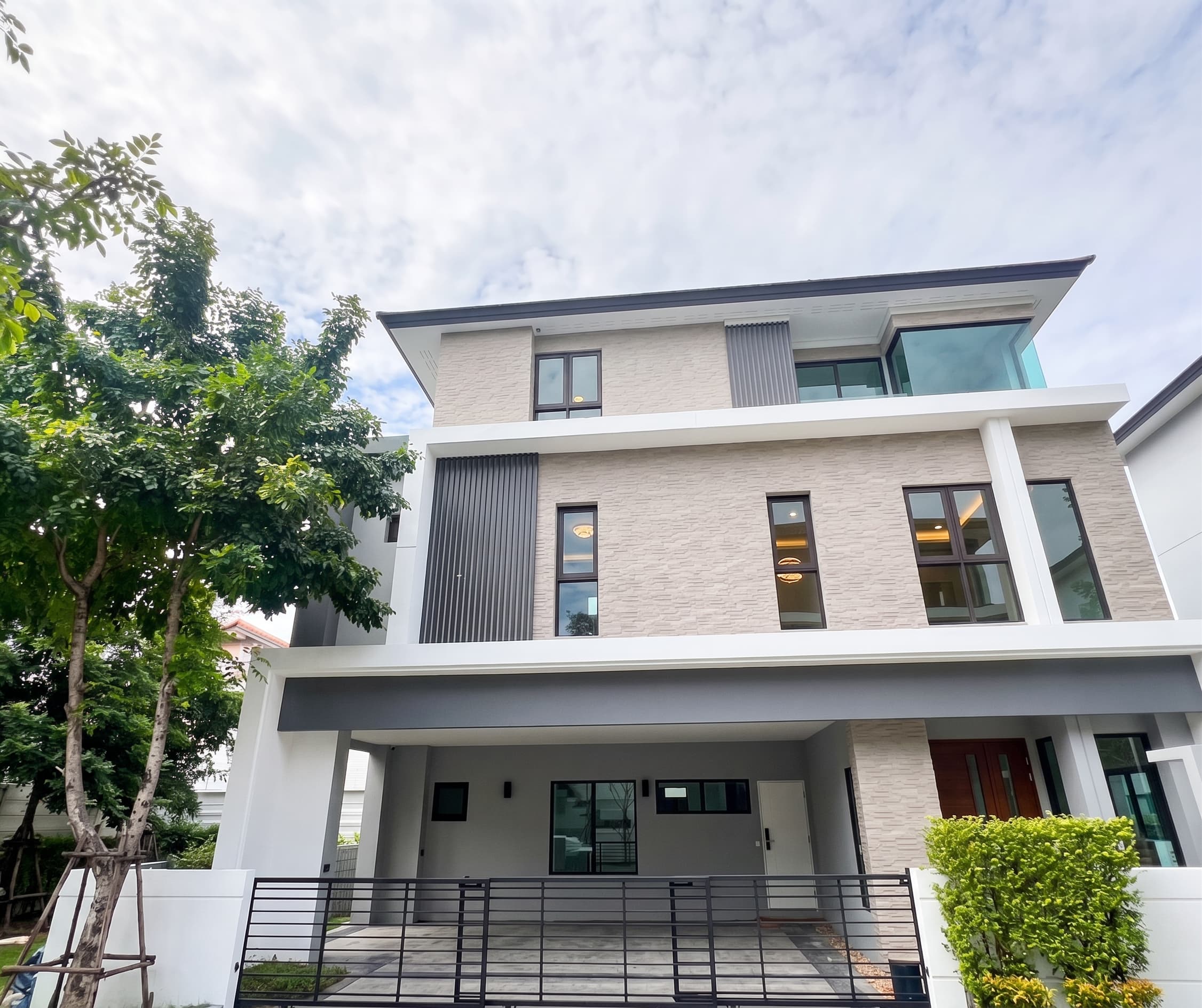 THE CITY Ekkamai-Ladprao · 4 Beds House, 337 sqm, for Rent