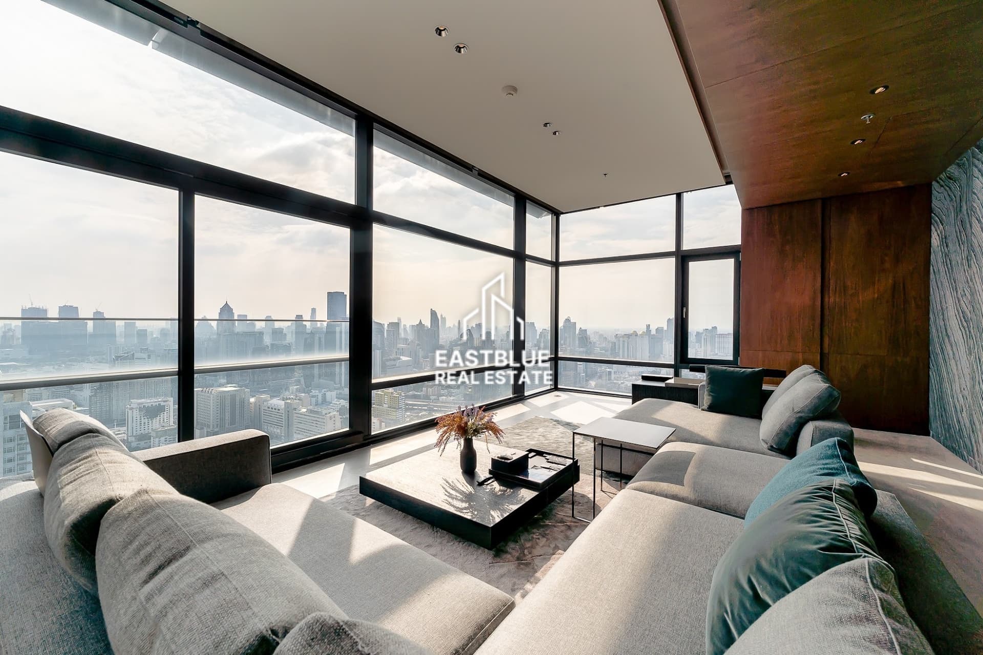 ขาย คอนโด Circle Living Prototype · 1 ห้องนอน · 135 ตร.ม.