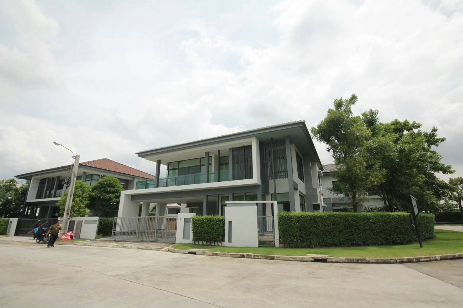 ขาย บ้านเดี่ยว Setthasiri Srinakarin-Rama 9 · 5 ห้องนอน · 312 ตร.ม.