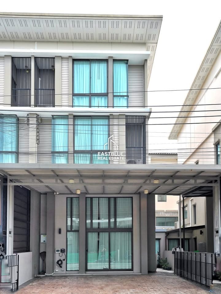 ขาย ทาวน์เฮ้าส์ PATIO Pattanakarn 32 · 3 ห้องนอน · 226 ตร.ม.