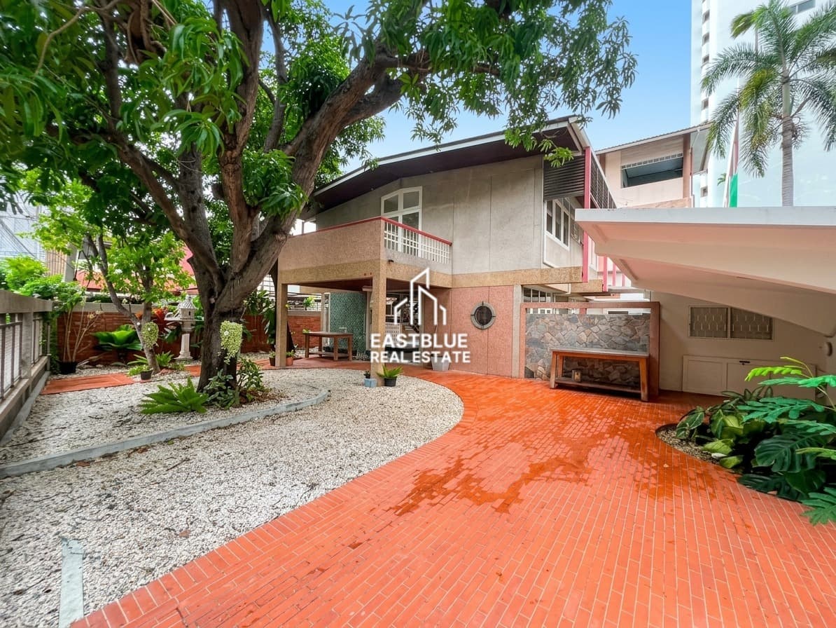 ขาย/เช่า บ้านเดี่ยว House Area Ekkamai · 1 ห้องนอน · 200 ตร.ม.