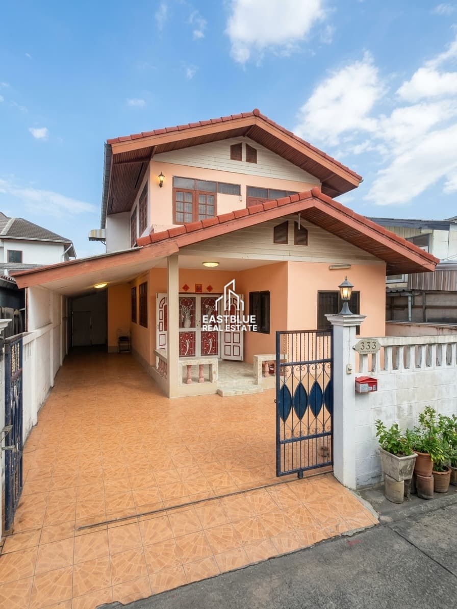 Townhouse Area Udom Suk · 4 Beds House, 200 sqm, for Sale